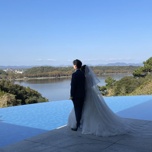 結婚式移動時間に映えスポットでカメラマンが撮ってくれてます！|604688さんのTHE ORIENTAL TERRACE HIDEAWAY（ジオリエンタルテラス ハイダウェイ）の写真(1352776)