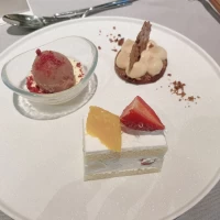 ウエディングケーキ
三種のナッツタルト
シャーベット