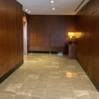 挙式会場前の廊下