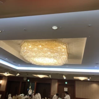 シャンデリアがとても綺麗でインパクトも抜群です。