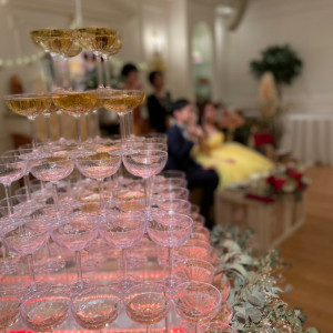 スタッフの方がとても親切で オシャレと可愛いを両立した会場 ステンドグラスがとってもきれい 独立チャペルで木の温もりも感 口コミ 評判 アヴェニール ガーデン ウエディングパーク