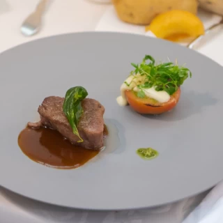 メインのお肉料理