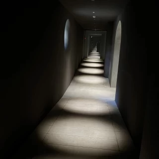 チャペルに続く廊下
