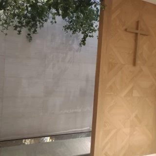 チャペルの裏から自然光が入るようです
