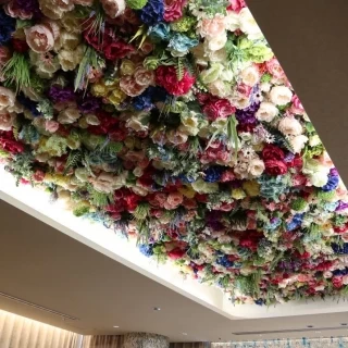 チャペルの天井のお花