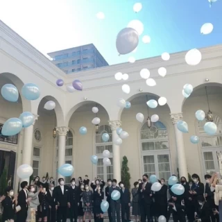 プールでの風船の演出