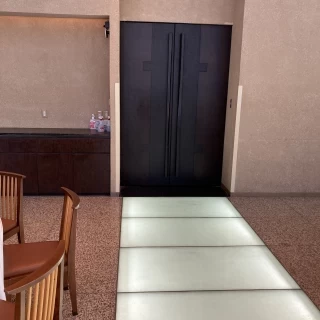 会場