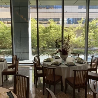 会場