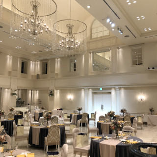天井の高い披露宴会場