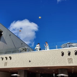 お菓子まきをしました。空が広くてとても開放的な時間でした。