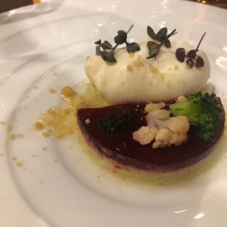 アボカドとムースのサラダ