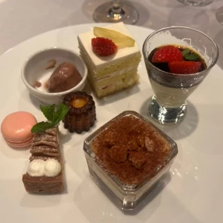 デザートビュッフェ