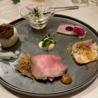 前菜6種盛り。フォアグラ寿司がとっても美味しいです！