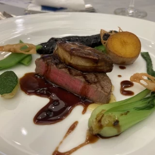 メインのお肉料理