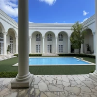 ヴィクトリアハウス側プール