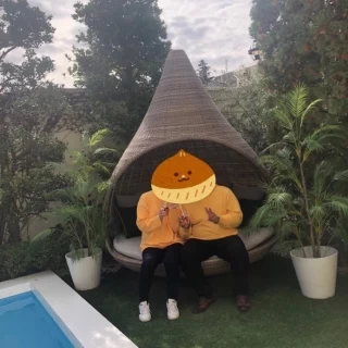 プール付きのお庭での写真です。