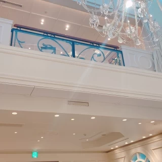 披露宴会場への吹き抜け部分