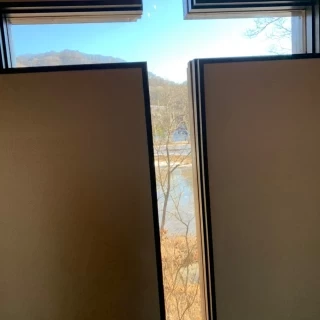 教会から見える池