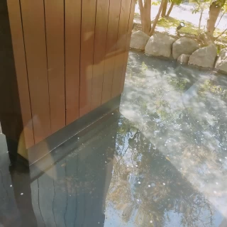 チャペルの外は噴水の水が流れていて爽やかな眺め