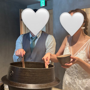 釜飯をふたりからよそってもらいました|606651さんのIWAI OMOTESANDO(イワイ オモテサンドウ)の写真(2503801)