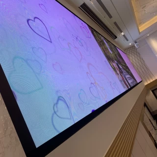 会場にある巨大スクリーン