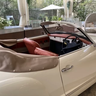 オープンカーでの登場演出