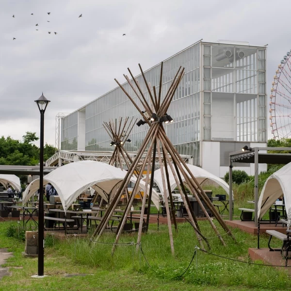 初夏のガーデンパーティウェディング 葛西臨海公園内にある レストラン併設の屋根付きのバーベキュー 口コミ 評判 葛西臨海公園ウエディング Denim デニム ウエディングパーク