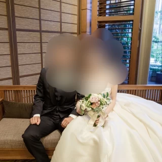 披露宴内にソファを設置してもらいました