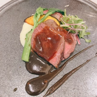メインのお肉料理です。