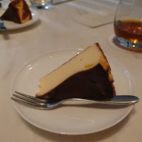デザートのバスクチーズケーキ
