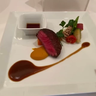 メインのお肉料理です