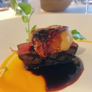 お肉料理は感動！