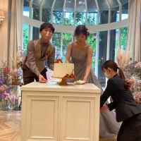 お顔にケーキ