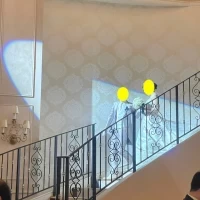 階段踊り場から下段へ