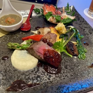 メインの一皿。本当に美味しくて感動しました。
