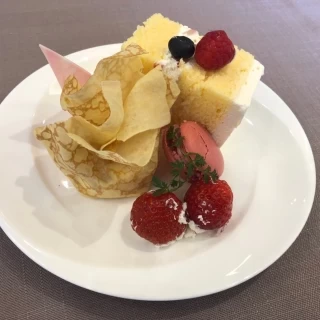 ケーキは甘過ぎず、食べ飽きません。