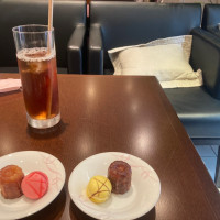 控え室でお菓子とドリンクを出しました