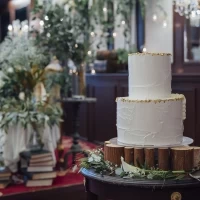 シンプルでモダンなケーキを作成頂きました