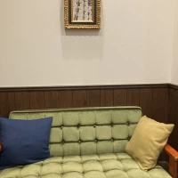 控え室のソファ