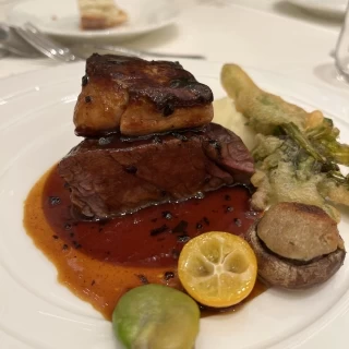 お肉は柔らかく周りの野菜も一つ一つ工夫されていました