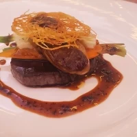 国産牛がとても柔らかく美味しかったです。
