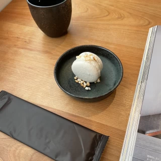 打ち合わせ前にいただくお茶とマカロン