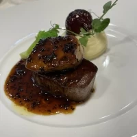 国産牛フィレ肉のローストとフォアグラソテー