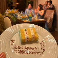 ウェディングケーキ切り分け