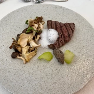 メインのお肉料理です。