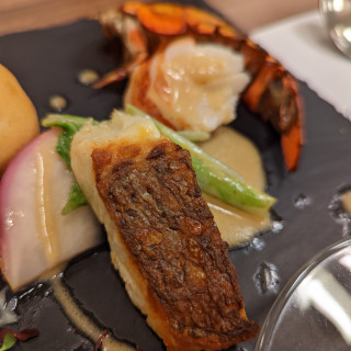 オマール海老と真鯛の料理です