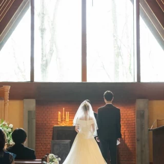 教会内は光が差し込み明るい