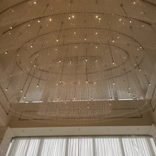 上のシャンデリア
