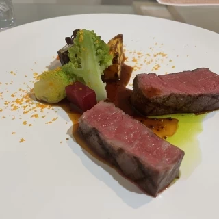 お肉はもちろん、付け合せのお野菜がとても美味しかったです。