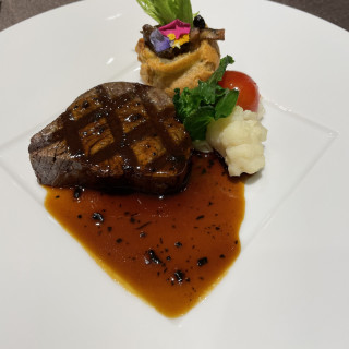 メインの牛肉